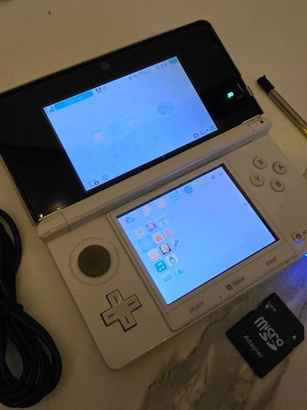 Nintendo 3DS White Dual-Screen Handheld Console